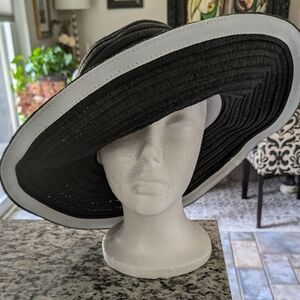 Croft & Barrow Black Straw Floppy Hat with White Flowers